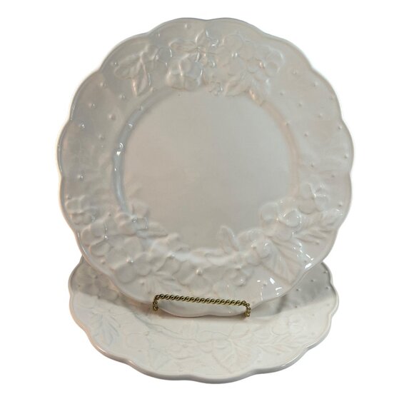 Bordallo Pinheiro Ingrid Cream Dinner Plates Lot of 2 Portugal - Picture 1 of 12